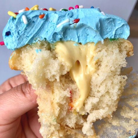 NYC Food on Instagram: “Cake batter cupcake 🤩🎂 Credit: @soha_eats  #NYC🍴” Cake Batter Aesthetic, Buttercream Cupcakes, Cookie Snack, Creative Desserts, Pretty Dessert, Nyc Food, Food Therapy, Allergy Free Recipes, Homemade Snacks