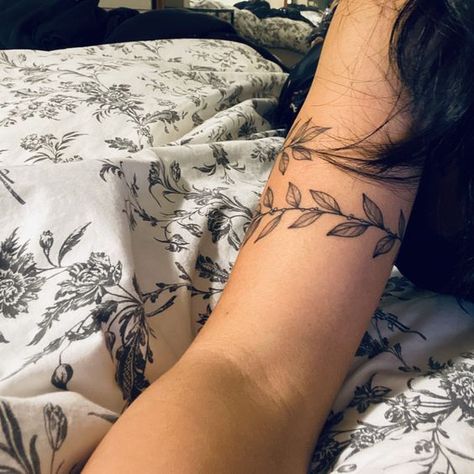 Upper Arm Tattoos For Women Wrap Around, Wrap Around Mid Arm Tattoo, Vine Wrap Around Tattoo Upper Arm, Ivy Arm Band Tattoo, Upper Arm Leaves Tattoo, Cuff Tattoo Upper Arm, Foliage Arm Tattoo, Leaf Tattoo Arm Wrap, Upper Arm Cuff Tattoo For Women