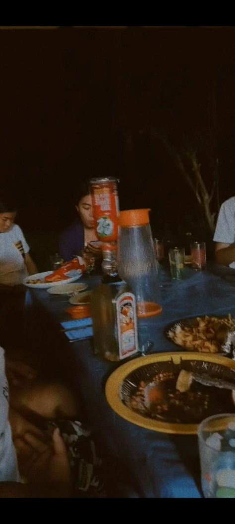 Walwal With Friends Prank, Bar Aesthetic Night Party Philippines, Drinking With Friends Fake Story, Beach Prank Picture Night, Walwal Prank, Drinking Shots With Friends, Boys Drinking Alcohol Aesthetic, Ginebra San Miguel Gin Prank, Beer Prank Picture