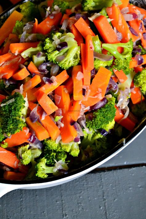 Garlic Broccoli and Carrot Stirfry – Kaluhi's Kitchen Broccoli And Carrots Side Dishes, Pan Fried Broccoli, Asian Diet, Broccoli Sauteed, Watching Cartoons, Garlic Broccoli, Fried Broccoli, Skillet Dishes, Vegetable Side Dishes Recipes