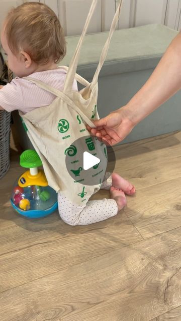 ᴋᴀʀᴏʟɪɴᴀ 丨 Motherhood on Instagram: "No walker, no problem
When your baby slowly starts walking, always wants to hold your hands this hack will ease your back pain!
👍🏼 #momhacks #momhack #walking #walkingbaby #walkerforbaby #momlife #momtipsandtricks 
Baby walker hack, baby walking trick,  baby walking bag, baby hacks, mom hack, mom hacks, mum hacks" Helping Baby Walk, Mum Hacks, Sewing Easy, Baby Information, Baby News, Baby Walking, Walking Bag, Baby Facts, Baby Advice