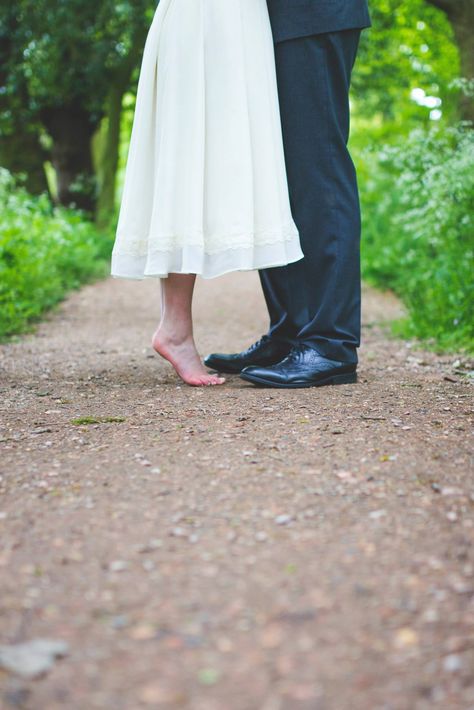 Wedding, Photography, Short Bride, Tall Groom, Wood, Forest, Photo shoot, Gypsophila, Baby's Breath Short Bride Tall Groom, Wedding Forest, Short Bride, Photography Forest, Groom Pictures, Wedding Photography Bride, Wedding Photography Tips, Bride Photo, Forest Photography