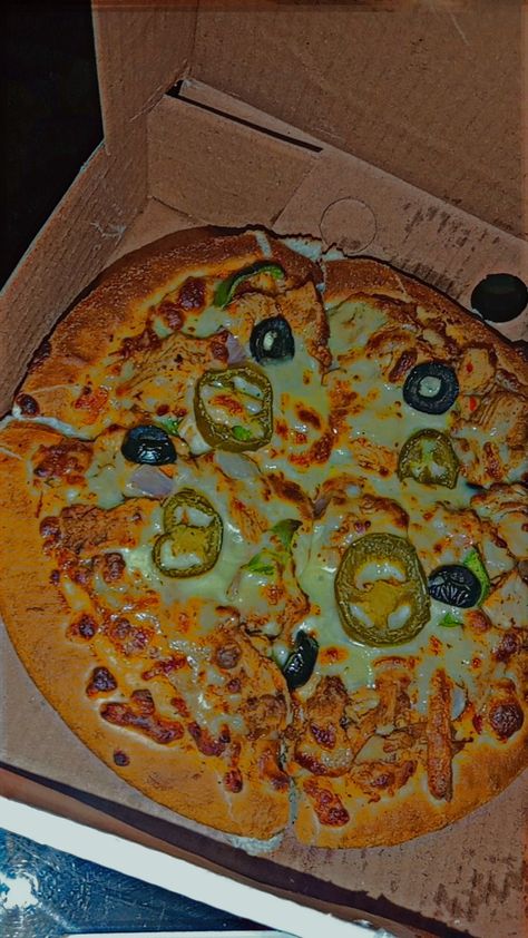 Pizza in home 🍕pizza snaps Food lover Pizza Pictures Snapchat, Pizza Snaps Snapchat, Pizza Real Pics, Piza Snaps, Pizza At Home Snapchat, Pizza Snapchat Story India, Pizza Pictures Instagram, Home Made Food Snap, Lapinoz Pizza Snap