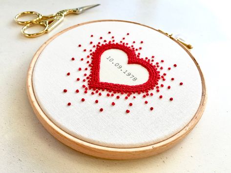 Valentine’s Embroidery, Embroidery Wedding Gifts Ideas, Wedding Date Embroidery, Anniversary Embroidery Designs, Wedding Embroidery Gifts, Anniversary Embroidery Hoop, Embroidery Wedding Gifts, Wedding Gift Embroidery, Embroidery Anniversary