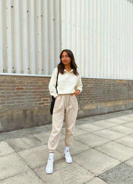 Beige Hose, Outfits Sporty, Minimalist Moda, Trendy Fall Outfits, Sporty Outfits, Casual Winter Outfits, Outfit Inspo Fall, Sweat Pants, Fall Fashion Outfits