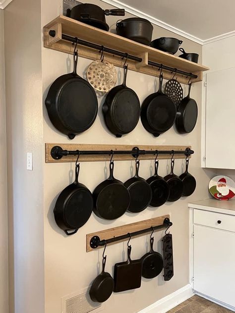 Outdoor Laundry, Kitchen Wall Storage, Kitchen Storage Ideas, Diy Kitchen Projects, Pan Storage, Hanging Pans, Iron Storage, Rustic Kitchen Design, Diy Kitchen Storage