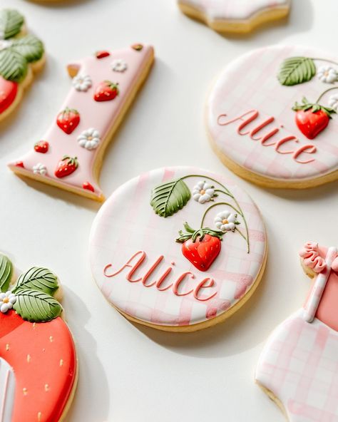 Sunshine Cookies, Fruit Sugar Cookies, Summer Sugar Cookies, Strawberry Sugar Cookies, Cookie Recipes Decorating, First Birthday Cookies, Decorate Cookies, Crazy Cookies, Architectural Designer