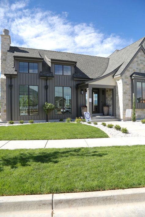 Utah Valley Parade of Homes Recap 2021 Home Exterior Single Story, Transitional Modern Exterior, Parade Of Homes 2023, Modern Mountain Home Exterior, Spec House, Mountain Home Exterior, Painted Brick Walls, Utah Home, Stone Fireplace Surround