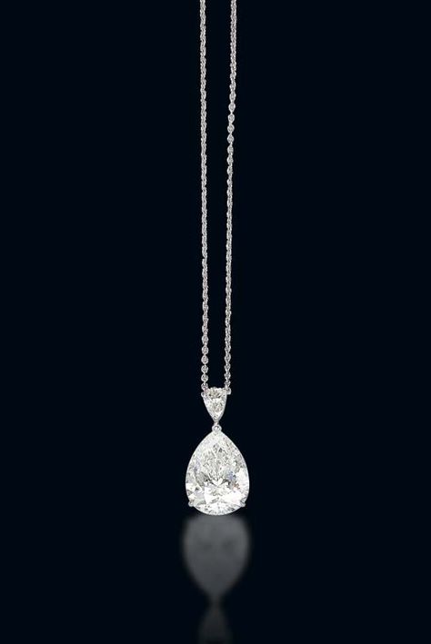 Pear Shape Diamond Necklace, Solitaire Pendant Design, Pear Shaped Diamond Necklace, Diamond Solitaire Pendant, Diamond Pendants Designs, Solitaire Necklace, Diamond Solitaire Necklace, White Gold Chains, Solitaire Necklaces