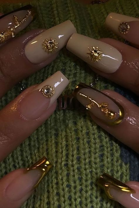 Eye - catching gold nail designs that are sure to add elegance and a little bit of sparkle to your next manicure Simple Aura Nails, Simple Nails With Charms, Sade Nails, Gold Detail Nails, Nails With Gold Charms, Ethereal Nails, Food Feast, Gold Nail Designs, Unique Acrylic Nails