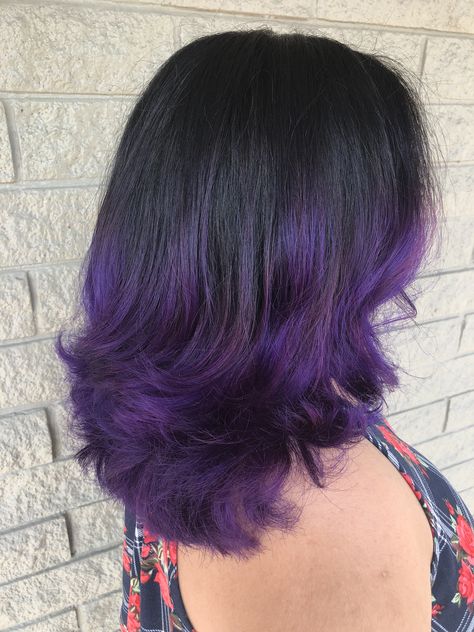 Hair Color Black And Purple, Black Fade Into Purple Hair, Short Hair With Purple Ends, Black Roots With Purple Hair, Dark Purple Ends Hair, Black Fading Into Purple Hair, Black And Purple Wolfcut, Black Into Purple Hair, Purple Highlights In Dark Brown Hair