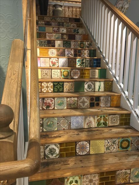 European Maximalist Decor, Urban Outfitters Apartment Aesthetic, New Age Decor, Cottage Core Stairs, Houses With Personality, Cool Home Designs, Unique House Decor Ideas, Wacky House Decor, Eccentric House Decor