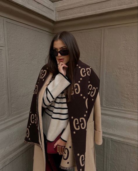 Autumn mood vibes outfit idea gucci scarf pastel look ootd old money style fashion beauty warm colours Gucci Shawl Outfit Scarfs, Luxury Scarf Outfit, Gucci Shawl Outfit, Gucci Scarf Outfit Street Style, Designer Scarf Outfit, Fendi Women Outfits, Fendi Scarf Outfit, Scarf Old Money, Brown Scarf Outfit