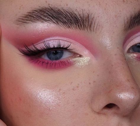 Beautiful makeup | pink makeup
Красивый макияж | макияж в розовых тонах | розовый макияж Hot Pink Makeup Looks, Valentines Eye Makeup, Pink Eye Makeup, Barbie Makeup, Pink Eye, Eye Makeup Pictures, Makijaż Smokey Eye, Eye Makeup Designs, Makeup Aesthetic