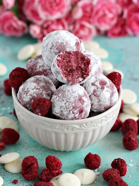 Raspberry Truffles Recipe, Chocolate Raspberry Truffles, Raspberry Truffles, Truffles Recipe, Freeze Dried Raspberries, Savory Meals, Dried Raspberries, Chocolate Truffle, Truffle Recipe