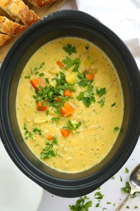 This Slow Cooker Vegetable Soup recipe is so easy and convenient - not to mention healthy and delicious! Low cost ingredients too. Creamy Veggie Soup, Slow Cooker Vegetable Soup, Slow Cooker Dump, Bag Meals, Soup Recipes Uk, Dump Bags, Cream Of Vegetable Soup, Taming Twins, Dump Recipes