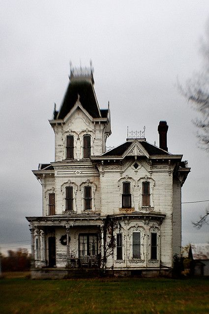 Oh my goodness I think it's the Adams family house! This is the only Victorian house that I have liked. Old Mansions, Abandoned Mansions, Stare Dwory, Castle Exterior, House Castle, Peisaj Urban, Old Abandoned Houses, This Old House, Victorian House