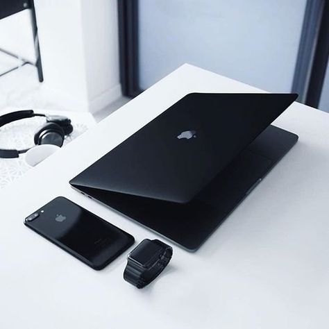 Apple Technology, Black Apple, Apple Laptop, Mac Laptop, Apple Mac, Iphone Accessories, Apple Phone, Apple Accessories, Kiosk