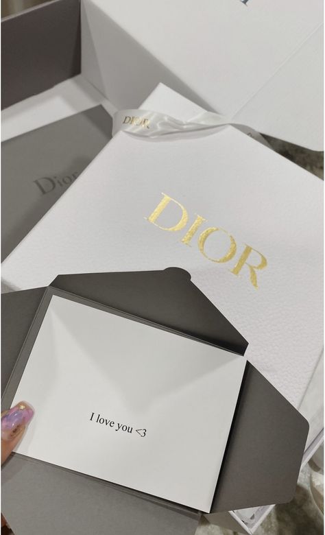 Spoiled Girlfriend, Luxury Birthday Gifts, Dior Aesthetic, Dior Girl, Travel Picture Ideas, Dior And I, Luxury Lifestyle Dreams, Girly Images, Miss Dior