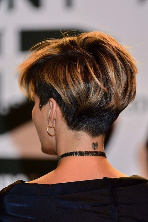 Pixie Haircut 2025, Cute Pixie Hairstyles, Short Stacked Hairstyles, Back Of Pixie Haircut Neckline, Short Hair Back View, Short Wedge Hairstyles, Short Wedge Haircut, Short Textured Hair, Kort Bob