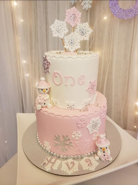 1st Birthday Cake Winter Onederland, Pink Winter Onederland Cake, Winter Wonderland First Birthday Cake, Winter Onederland Cake Ideas, Winter Onederland Cake Girl, Winter One Derland First Birthday Girl, January 1st Birthday Girl, Winteroneder Land Theme Party Girl, Winter Onederland Party Girl Cake