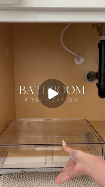 Storage Bathroom Ideas Organizing, Clear Organization Containers Bathroom, Bath Organization Ideas Storage, Guest Bathroom Cabinet Organization, Tooth Brush Organization Ideas, Organized Bathroom Cabinet, Restroom Organization Ideas, Organization Ideas For Bathroom, Bathroom Product Organization