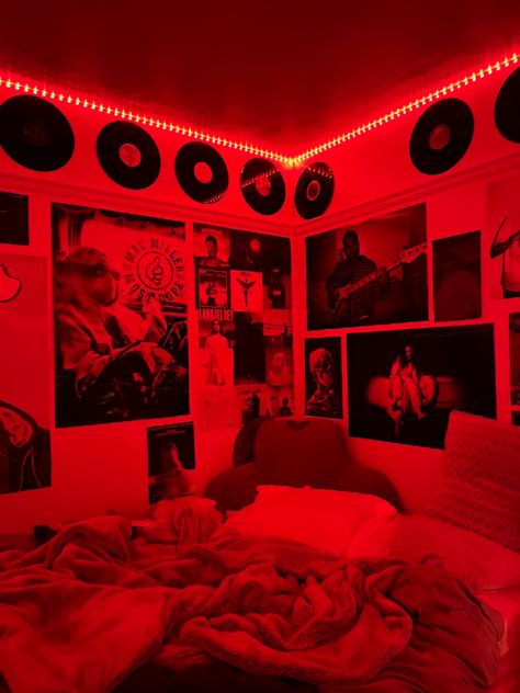 Grunge Room Led Lights, Room Ideas Tomboy, Red Led Room Aesthetic, Cherry Red Bedroom, Tomboy Bedroom Ideas, Retro Room Decor 80s, Red And Black Room Ideas, Horror Bedroom Aesthetic, Red And Black Room Aesthetic