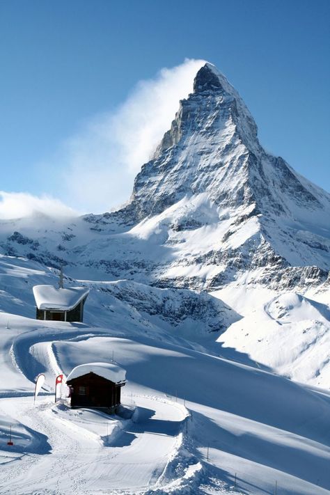 Ski slope with two small mountain cabins on the side and the Matterhorn Peak behind. Zermatt, Monte Everest, Mountains Aesthetic, Mountain Landscape Photography, Luxury Ski Chalet, Winter Schnee, Luxury Ski, Winter Scenery, Swiss Alps