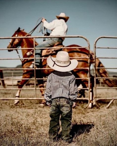 Country Lifestyle Farm Life Family, Ranch Family Aesthetic, Country Life Aesthetic Family, Western Baby Pictures, Hanging Polaroids, Country Baby Pictures, Rodeo Family, Cade Eaton, Western Family Photos