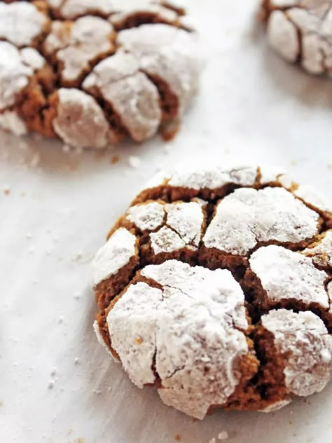 chewy gingerbread crinkle cookies with powdered sugar Gingerbread Treats, Foodie Desserts, Fall Cookie Recipes, Chewy Gingerbread Cookies, Chocolate Crinkle, Best Holiday Cookies, Chocolate Crinkle Cookies, Ginger Bread Cookies Recipe, Chocolate Crinkles