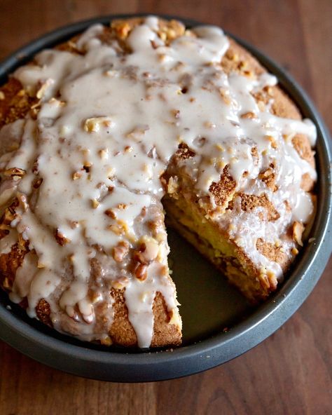 Best Sour Cream Coffee Cake Recipe - Yankee Magazine Cake Recipe With Sour Cream, Recipes Using Sour Cream, Sour Cream Substitute, Crumb Coffee Cakes, Sour Cream Coffee Cake, Coffee Cake Recipe, Sour Cream Recipes, Sour Cream Cake, Coffee Cake Recipes