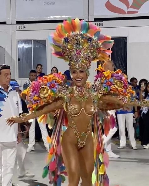 𝖋𝖎𝖈𝖍𝖊𝖗𝖆𝖟 on Instagram: "Carnaval is back in Brazil! As the biggest cultural event in the country (and the greatest party in the world), Brazil's carnival traditions are considered among the most valuable cultural and artistic manifestations of mankind. With the Rio de Janeiro's carnival as the prime example of this celebration, we are very happy that this celebration is finally back to normal after a couple of years of delays and reductions, 2023 marks the rebirth of carnaval. And to cel Brazil Carnival Costume, Brazil Party, Carnival Celebration, Carnival Girl, Carnival Ideas, Brazil Carnival, Costumes Around The World, Caribbean Carnival, Rio Carnival