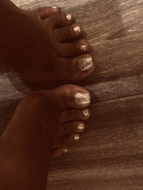 I Love My Feet Gold Sparkle Pedicure, Gold Toes Polish, White And Gold Pedicure Toenails, Red And Gold Toe Nails, Gold Toes Ideas, Bride Toenails, Christmas Pedicure Colors, Gold Toe Nails Ideas, Black Toenails With Design