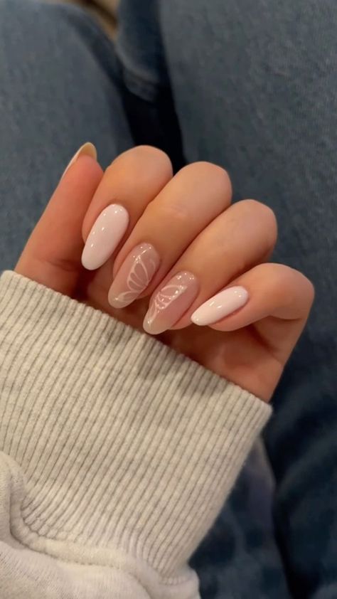 Simple Nails Ideas Summer, Nail Polish Simple Ideas, Simple Minimalist Nail Art, Nails Inspiration Floral, Gel Full Set Nails Almond, Simple Design On Nails, Short Almond Butterfly Nails, Butterfly Simple Nails, French Accent Nail