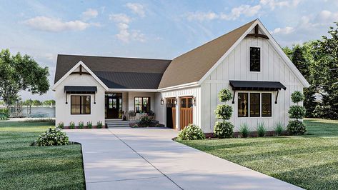 paige_lake_front Modern Farmhouse One Story Exterior, Exterior Design One Story, House With Garage On Side Layout, House With Garage In Front Design, House Plans With Courtyard Garage, L Shape House Design, Home Layout Plans, One Story Farmhouse, House Plans With Courtyard