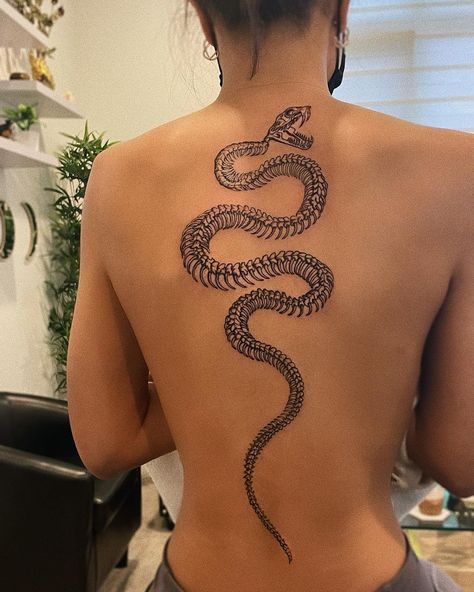 Axanthic Ink on Instagram: “Thanks for coming @armanii.b, happy birthday 🖤” Beautiful Back Tattoos, Spine Tats, Tattoo Ideas Inspiration, Flower Spine Tattoos, Spine Tattoo Ideas, Snake Tattoos, Waist Tattoos, Intricate Artwork, Petite Tattoos