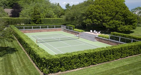 Garden Tennis Court, Tennis Court In Backyard, Outdoor Tennis Court Design, Outdoor Tennis Court, Tennis Courts Design, Sport Court Backyard Ideas, Backyard Sports Court, Sport Backyard, Backyard Tennis Court