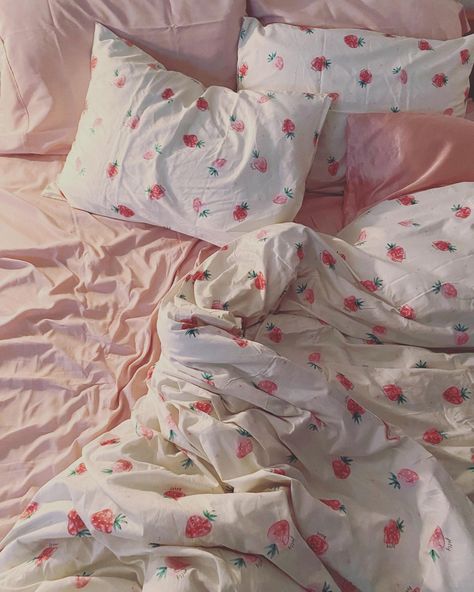 cute kawaii style strawberry duvet cover + shams via Amazon! Pink And White, Bedroom Ideas, Bedroom Design, Duvet, Blankets, Decor Ideas, Bedroom Decor, Pillows, Bedroom