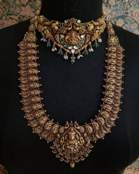 Kasu Malai, Necklace Set Indian Bridal Jewelry, Indian Gold Necklace Designs, Wedding Jewellery Designs, Gold Haram, Wedding Jewelry Sets Bridal Jewellery, Indian Wedding Jewelry Sets, Neck Pieces Jewelry, Antique Necklaces Design