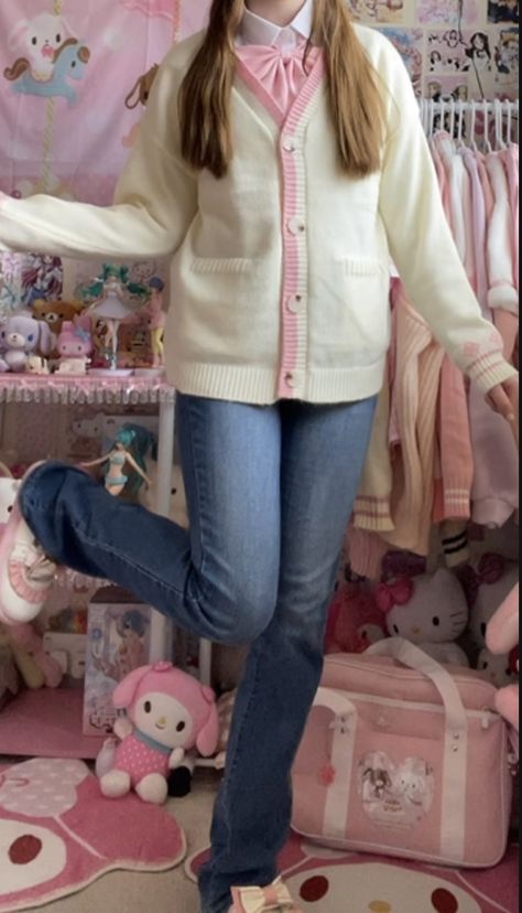 Kawaii Cardigan Outfit, Kawaii Outfit Inspo Soft, Kawaii Jeans Outfit, Simple Cutecore Outfits, Modest Kawaii Outfits, Kawaii Outfits With Jeans, Cutecore Outfit With Pants, Kawaii Casual Outfits, Cutecore Pants