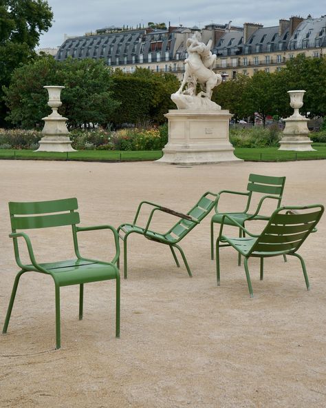 A Walk Through the Tuileries Garden in the Summer | Landen Kerr Reels Instagram Ideas, Paris Garden, Glassware Vintage, French Kitchen Decor, Elsie Green, Tuileries Garden, Jardin Des Tuileries, Walking Routes, Paris Aesthetic