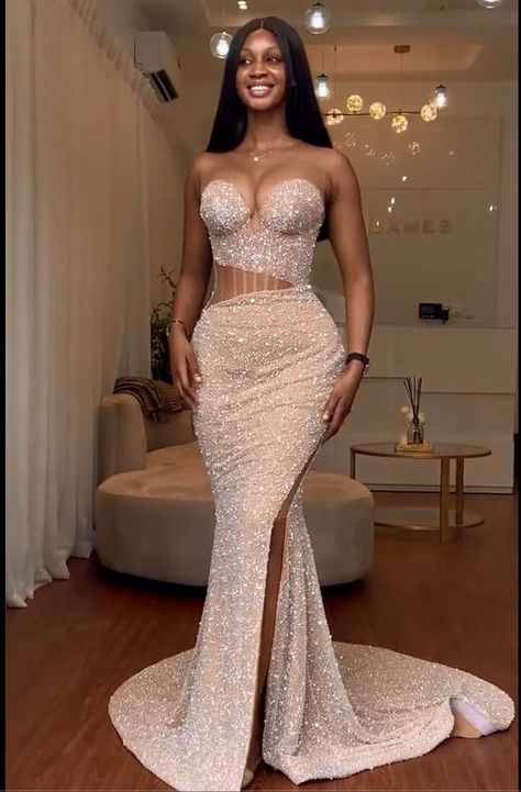 Champagne Dress Prom, Md Dresses, Modern Prom Dresses, Matric Dance, Prom Inspo, Gorgeous Prom Dresses, Flora Dress, Senior Prom Dresses, Classy Prom Dresses