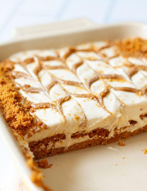 Biscoff Icebox Cake Biscoff Refrigerator Cake, Nutter Butter Ice Box Cake, Biscoff Layer Dessert, Biscoff No Bake Dessert, Biscoff Ice Cream Cake, Fridge Dessert Recipes, Biscoff Butter Cake, Biscoff Poke Cake, Biscoff Icebox Cake