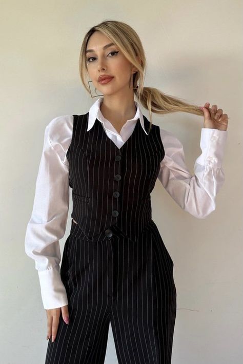 Formal Stylish Outfits For Women, Black And White Outfits For Women, Black Waitress Outfit, Secratery Outfit, Formal Aesthetic Outfit, Formals Women, Waist Coat Outfit Women, Formals For Women, Dress Suit For Women