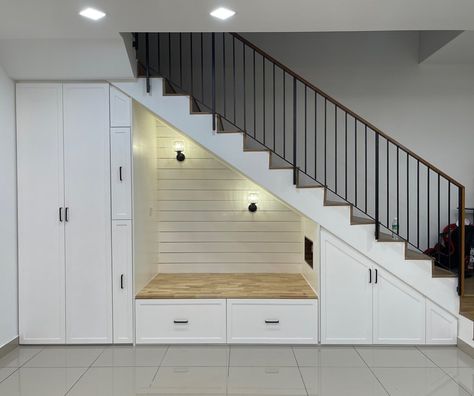 JP Design MY | Built-in under stairs storage cabinet with rest bench. . Taking advantage of the huge space 💯 . #staircase #storage #cabinetmalaysia… | Instagram Under Stairs Decoration Ideas Luxury, Under Stairway Storage, Staircase Under Storage Ideas, Under Stair Closet Ideas, Fridge Under Stairs, Under Stairs Ideas Storage, Small Under Stairs Storage, Open Under Stairs Ideas, Mudroom Stairs