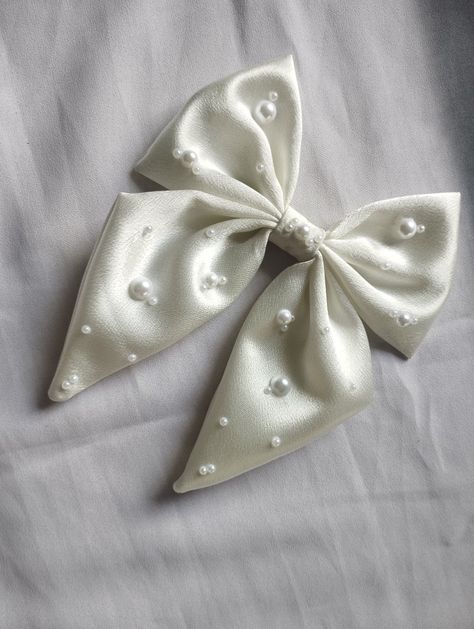 Get this beautiful piece for just INR -120. On my ig store. Visit the link given. Ig Store, Bow Hairstyles, Scrunchie Bow, Luxury Headbands, Girls Hair Bows Diy, Diy Hair Scrunchies, Hairstyles Design, Diy Hair Accessories Ribbon, Fancy Bows