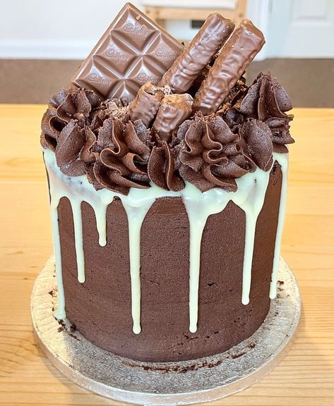 Beckie’s Bakes on Instagram: “A three layer chocolate cake filled and coated with chocolate buttercream, decorated with a white chocolate drip, chocolate buttercream…” Chocolate Drip Cake Ideas, Chocolate Cake With Dripping Icing, Chocolate Cake With White Drip, Simple Chocolate Drip Cake, Chocolate Drip Cake Birthday, White Iced Cake, Three Layer Chocolate Cake, Drip Cake With Chocolates On Top, Chocolate Curls