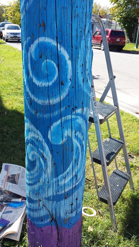 Painted 4x4 Posts, Stobie Pole Art, Pole Painting Ideas, Garden Art Poles, Painted Telephone Poles, Wooden Garden Decor, Painted Posts, Painted Sticks Diy, Moon City