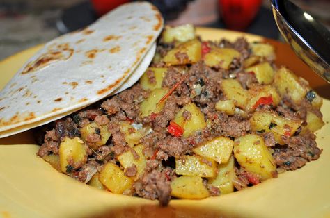 My Cocina, My Kitchen: Mexican Picadillo. Made 8-10-14. Everyone but Connor liked. I thought it was a little bland, but made it into a taco and it was good. Mexican Recipe With Ground Beef, Tanzania Recipes, Mexican Picadillo, Recipe With Ground Beef, Picadillo Recipe, Ground Beef And Potatoes, Mexican Recipe, Mexican Dinner Recipes, Mexican Dinner