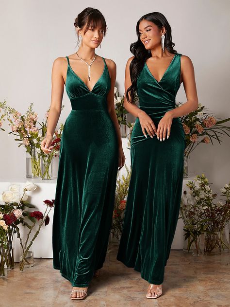 Bridesmaid Dress Color Schemes, Hunter Green Bridesmaid Dress, Forest Green Bridesmaid Dresses, Emerald Green Velvet Dress, Velvet Bridesmaid Dress, Emerald Green Bridesmaid Dresses, Dark Green Wedding, Dark Green Bridesmaid Dress, Velvet Bridesmaid